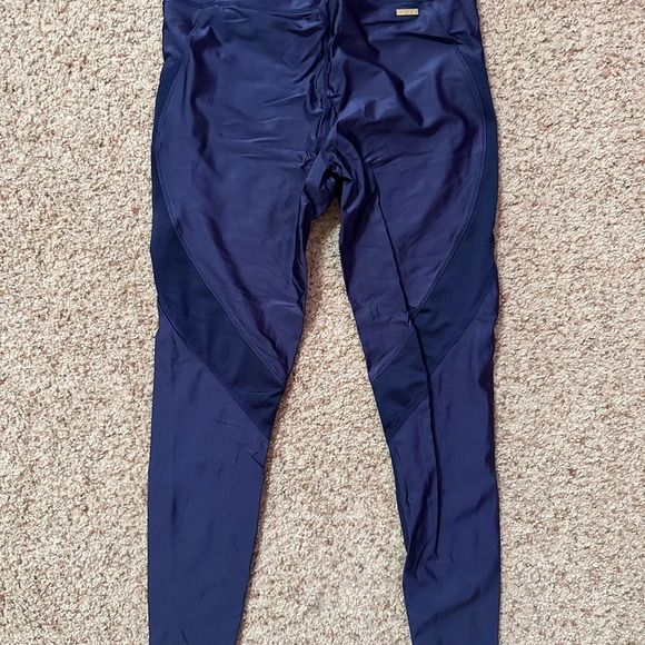 Alala Sports Bra & Leggings Set - Picture 3 of 6